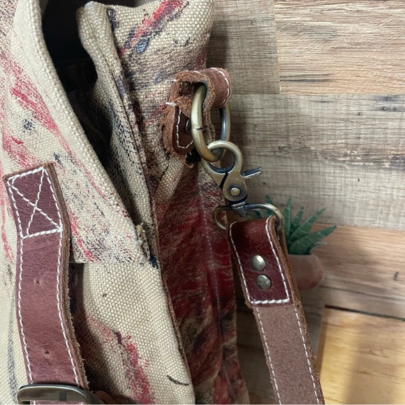 FREDD & BASHA Elephant Art Multi Canvas & Leather Crossbody Messenger Bag - Picture 4 of 14